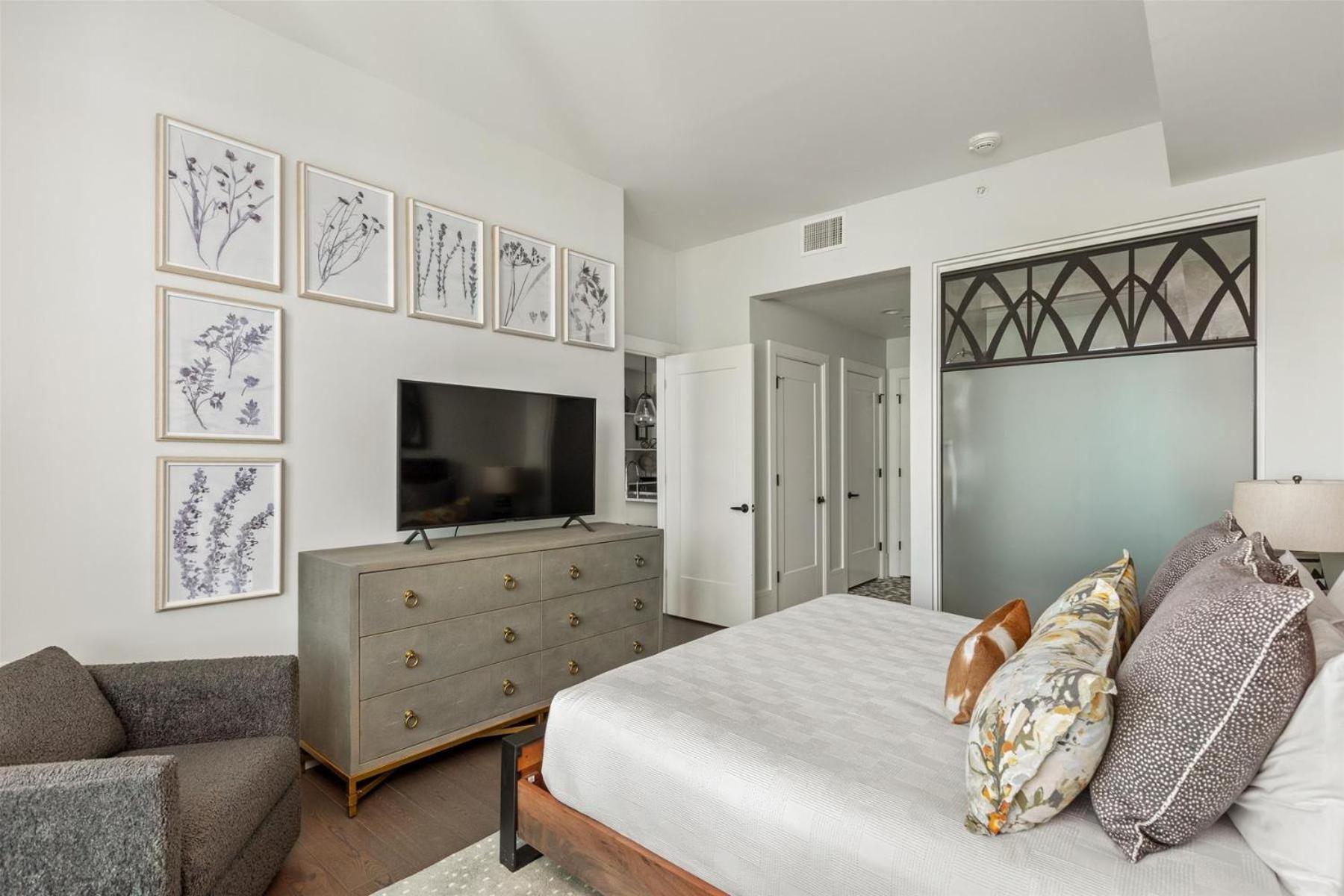 The Views Over Pack Square Park: Luxury Downtown Arras Condo Asheville Exterior photo
